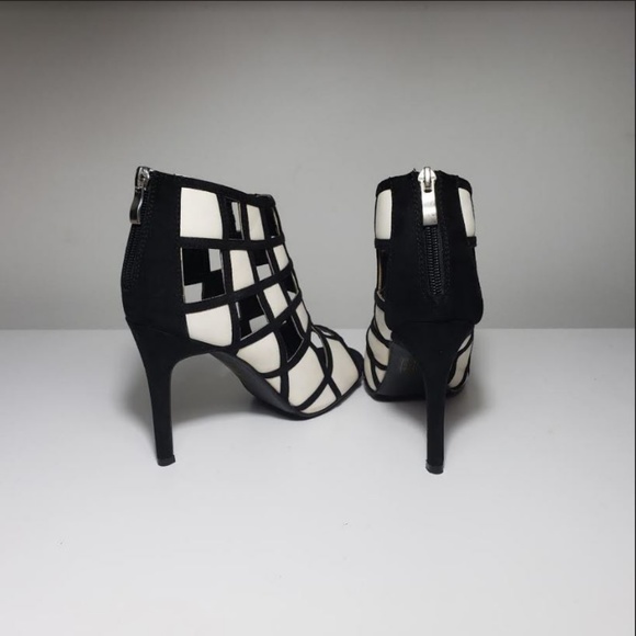 N.Y.L.A. Black and White Checkered Sexy Bootie/NEW - Picture 3 of 5